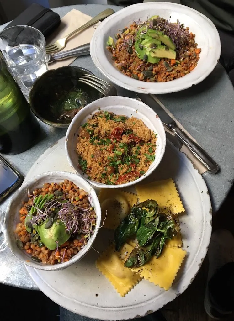 Lander_Olivia te Cuida_Teresa_review