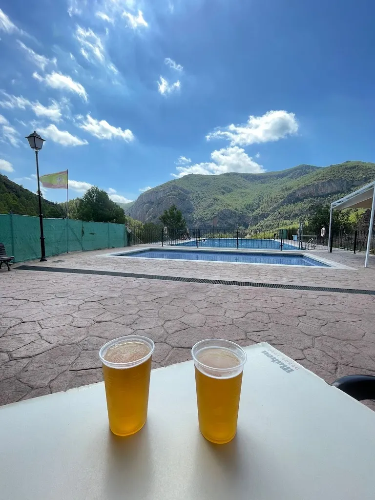 JOSE ANGEL ARIAS_Bar Piscina Juan Eusebio and company_Torrechiva_recensione