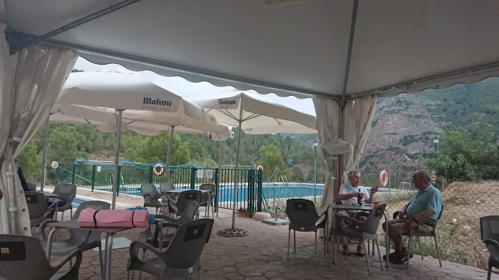 Bar Piscina Juan Eusebio and company restaurant in Torrechiva