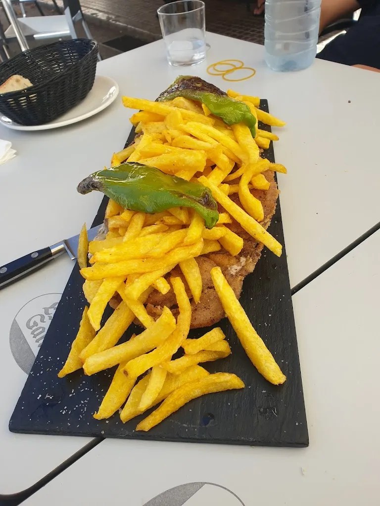 Marina Moreno Gomez_BAR MEDIA LUNA._Torrechiva_review