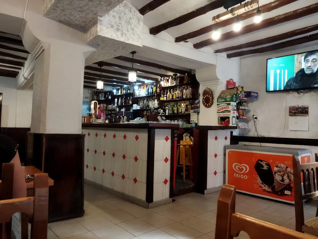 Bar El Tis restaurant in Villahermosa del Río