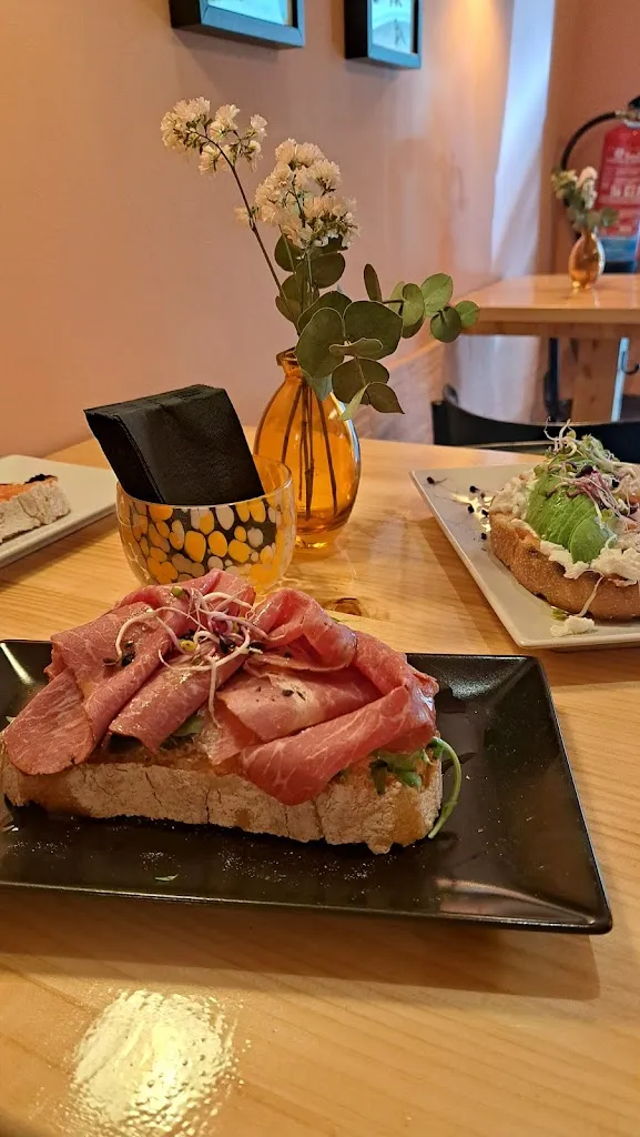 Amy Martina_Yans_Viver_review