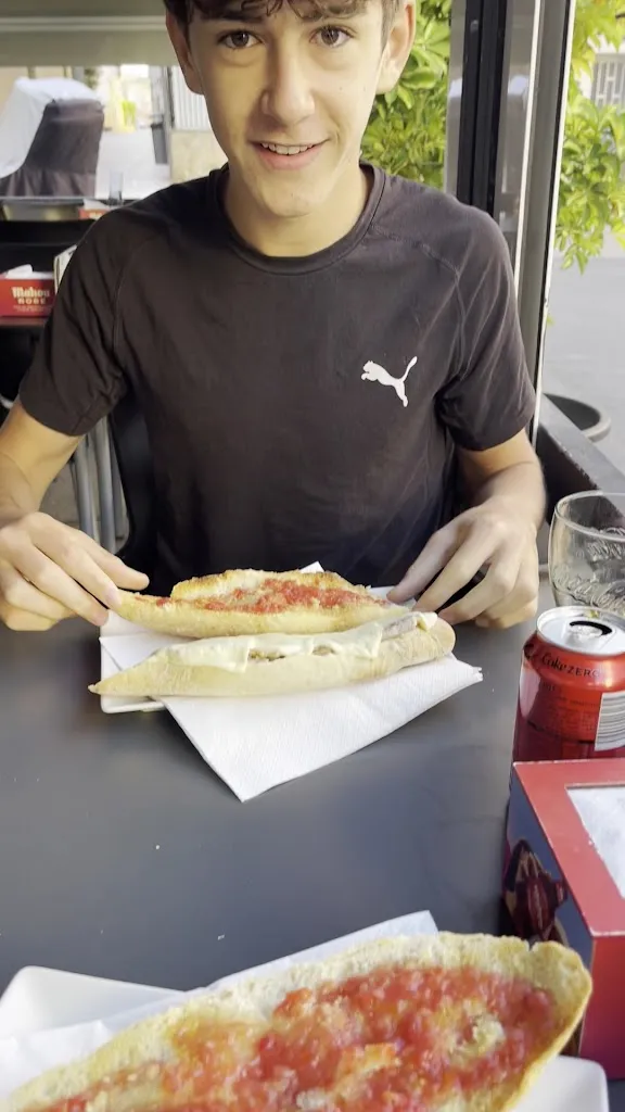 Bar Simons Tapas-Cafetería-Bocatería_Torreblanca_slider_image_2