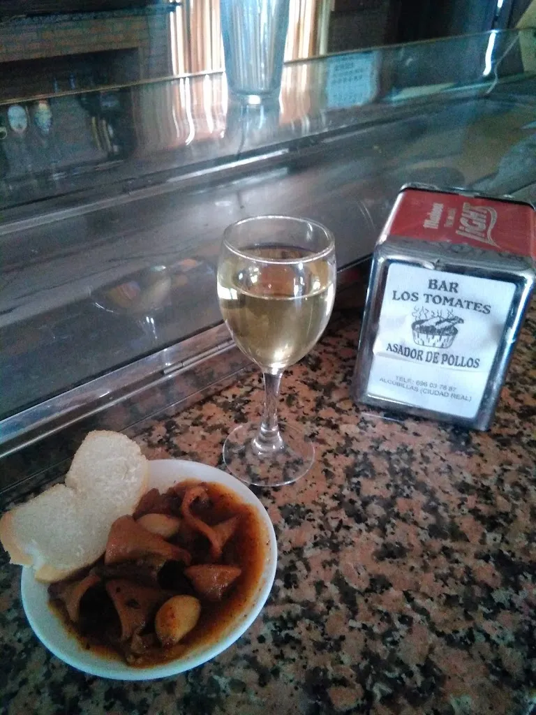 Txiky Carrillo Casas_Bar Los Tomates_Alcubillas_review