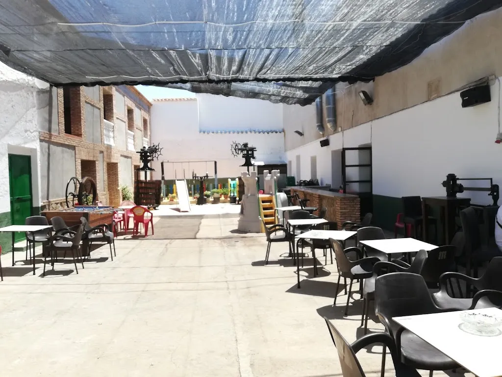 Bar Los Tomates restaurant in Alcubillas