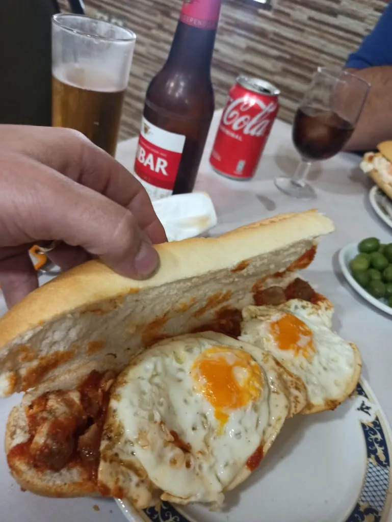 Bar-Restaurante El Gallo restaurant in Madrigueras