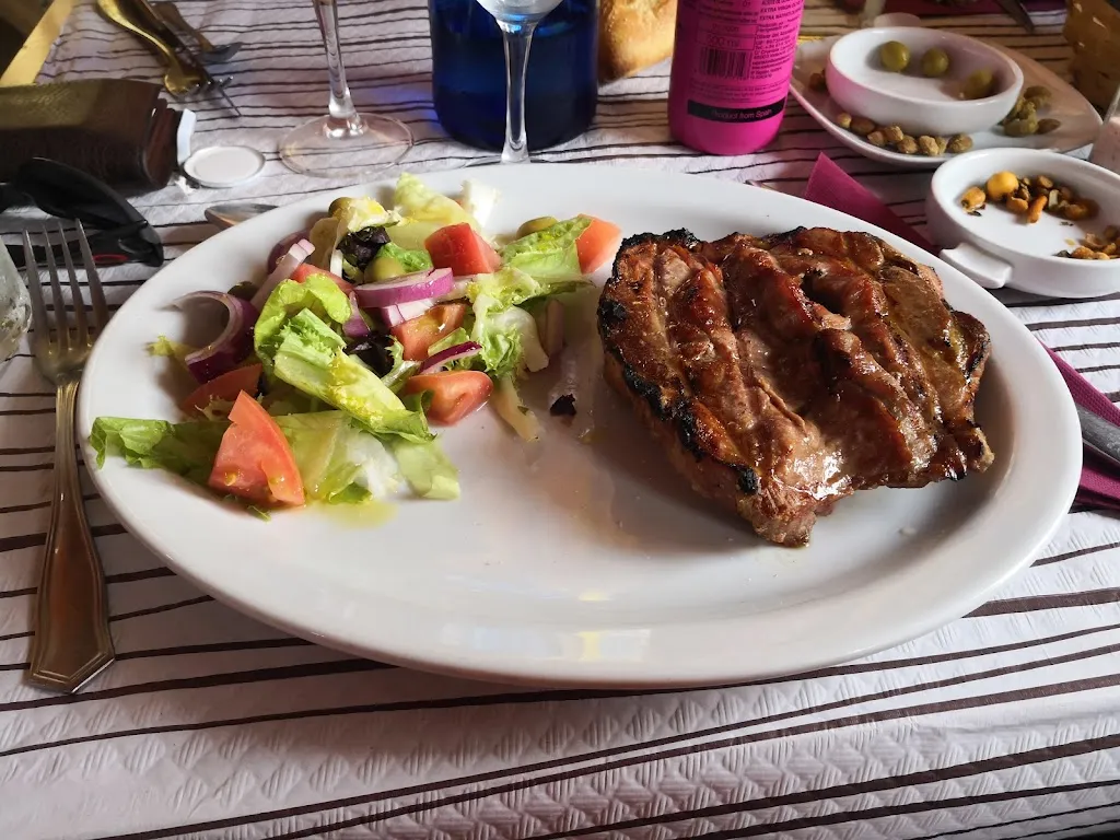 Francisco Palomares_Bar-Restaurante Villarejos_Madrigueras_review