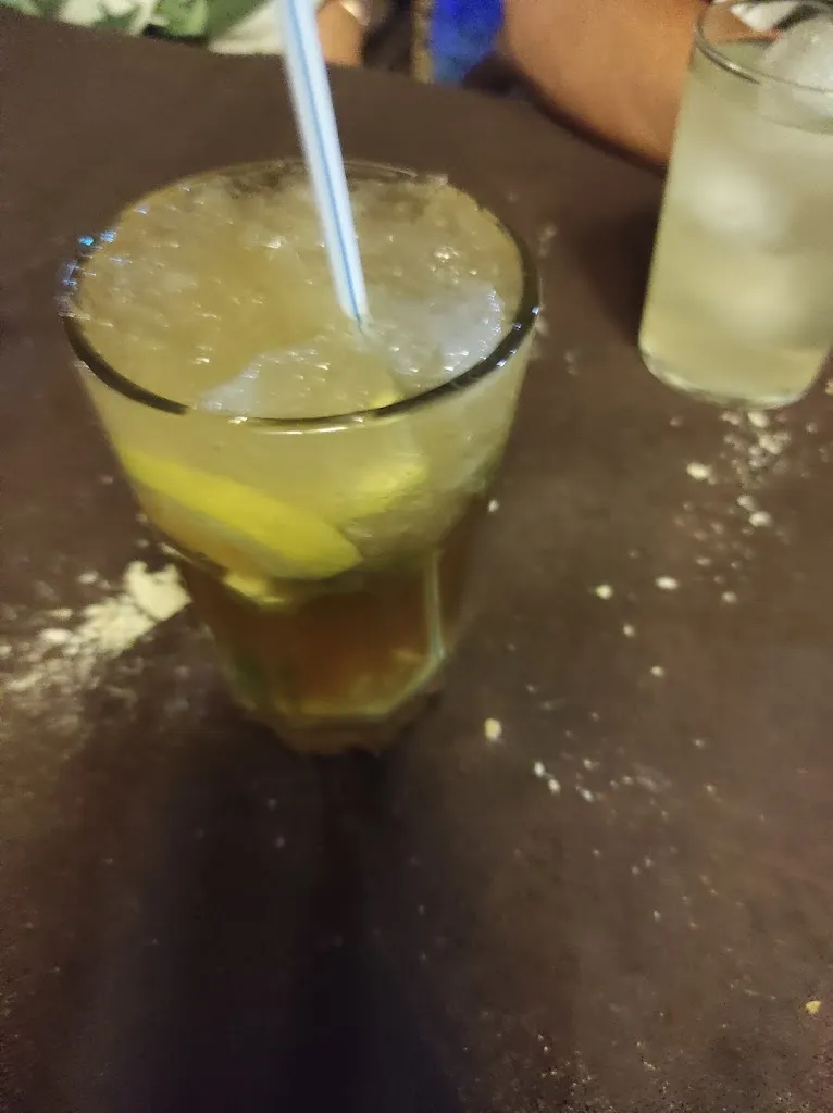 tony rodriguez_La Islita Lounge Bar_Almadenejos_review