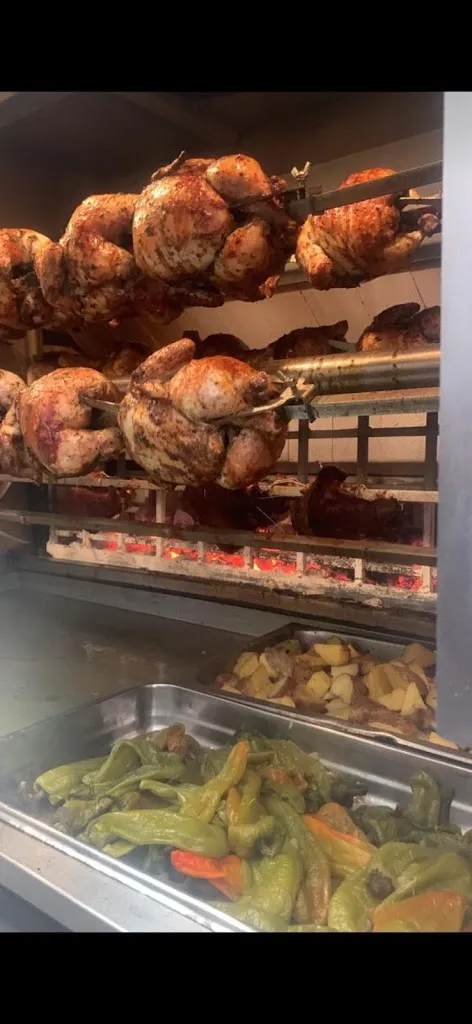 +593 Pollos asados AL CARBÓN restaurant in Madrigueras