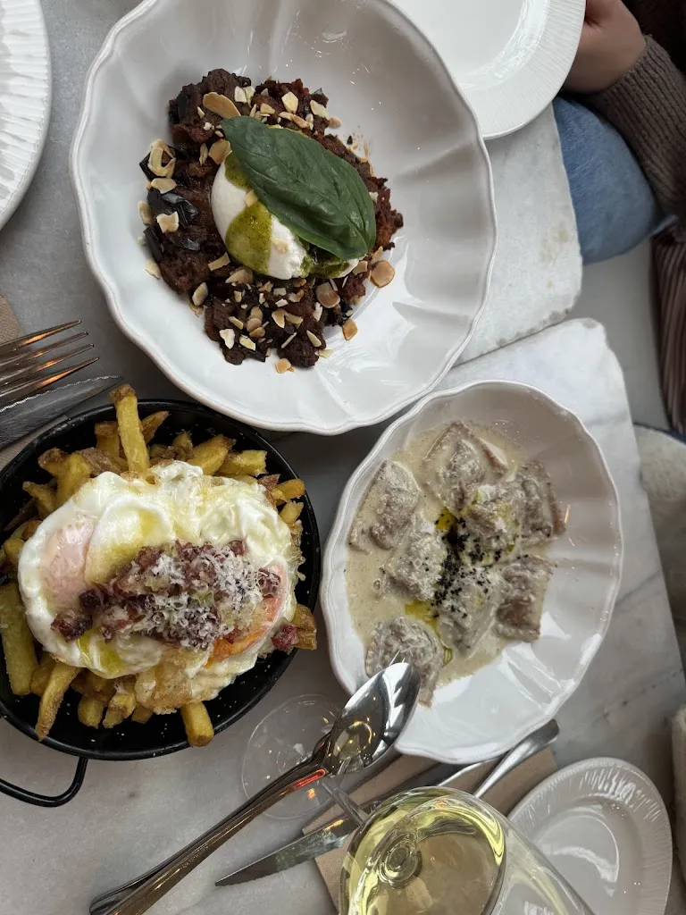 Savannah Perkins_Makkila Almagro_Almagro_review