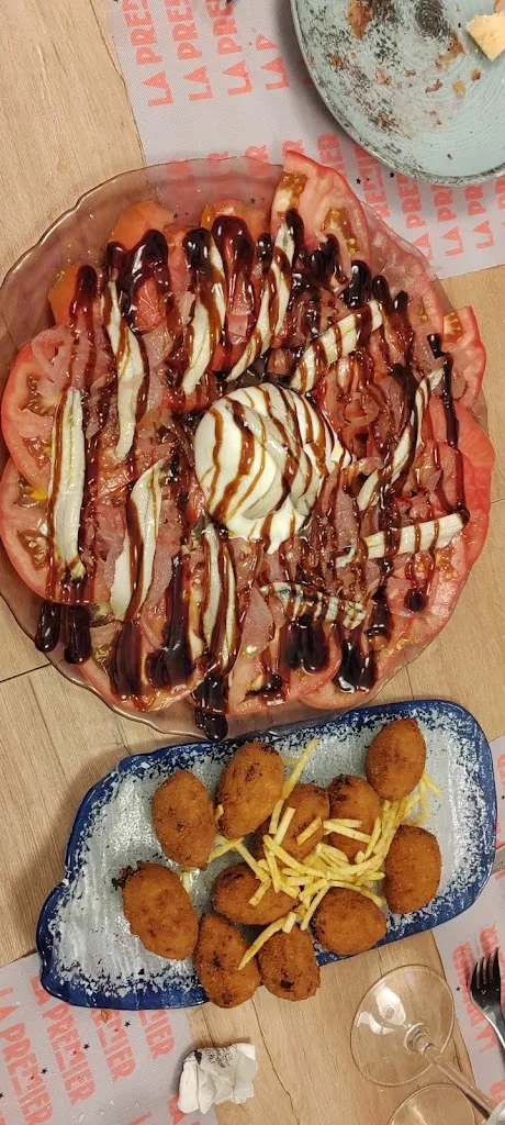 Angel Hinojosa_La Premiere_Almodóvar del Campo_review