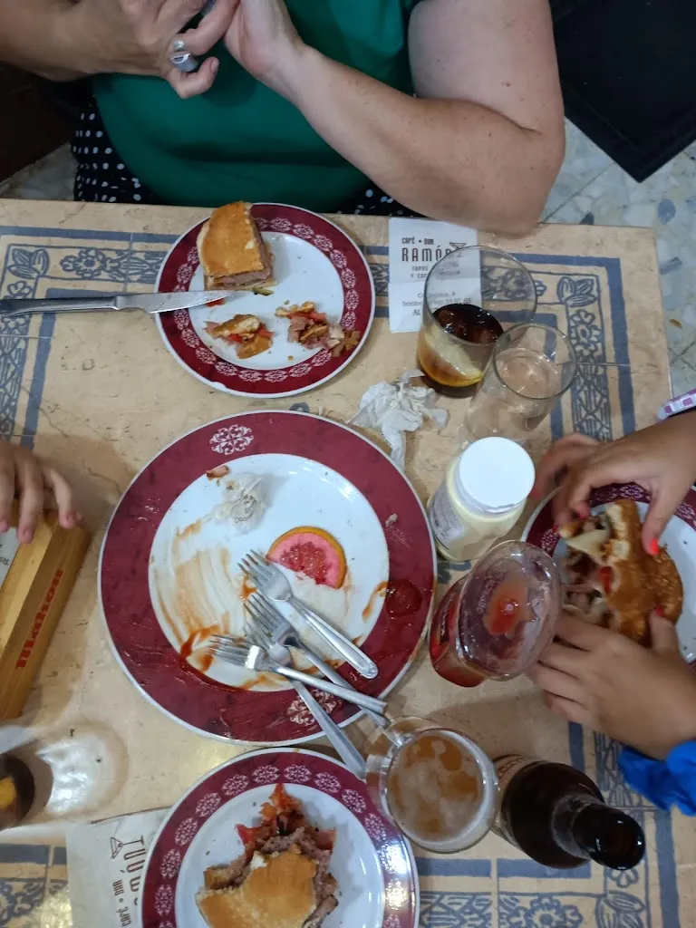 Menu_Bar Ramon_Almuradiel_image_4