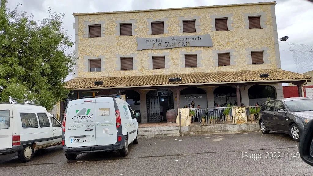 Hostal Restaurante La Zarza restaurant in Brazatortas
