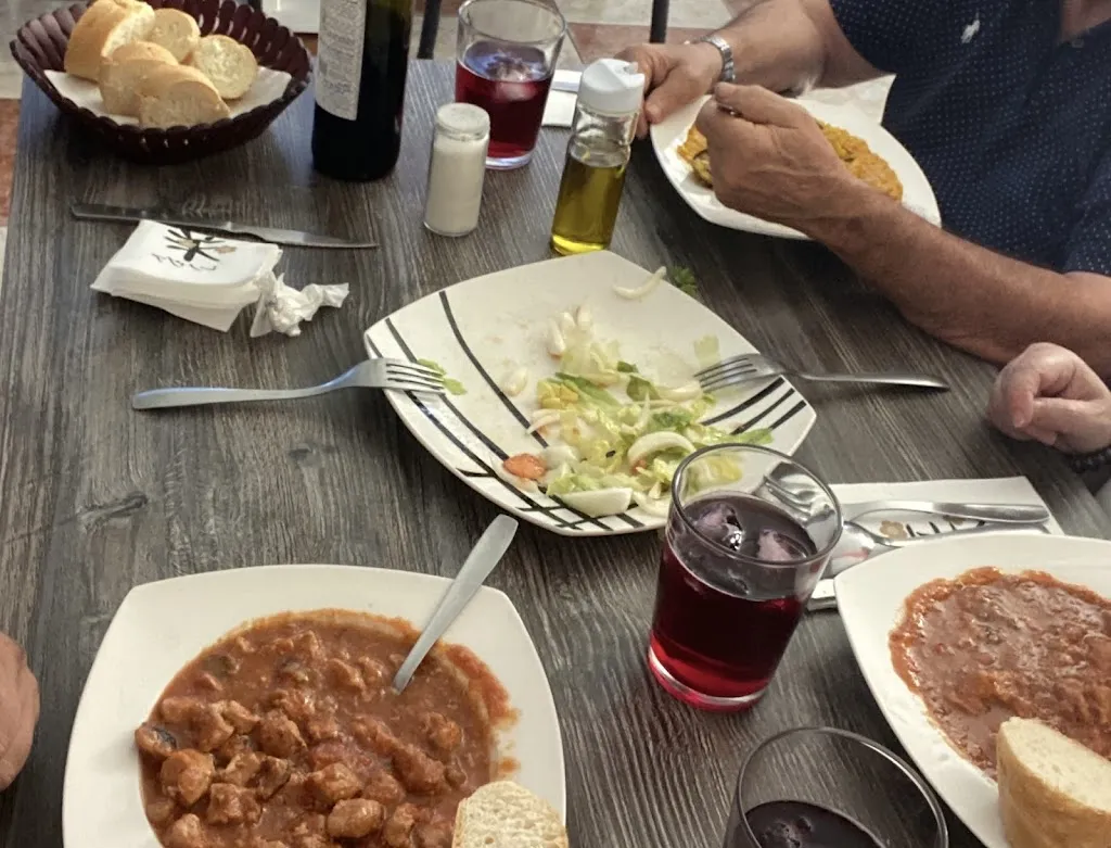 Manuel Recubenis_Bar Cafetería Restaurante TIFFANI_Montealegre del Castillo_review