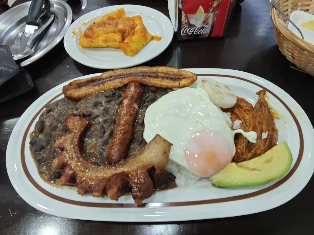 ricardo de la figuera gonzalez-llana_Mi rinconcito colombo español_Alcázar de San Juan_review