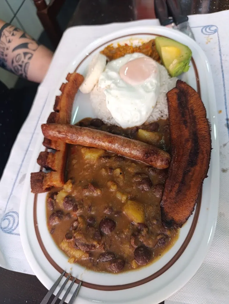 Karina Fernández_Mi rinconcito colombo español_Alcázar de San Juan_review