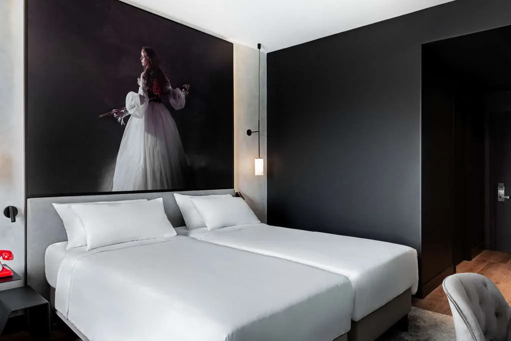 Radisson RED Madrid_Labores Las_slider_image_3