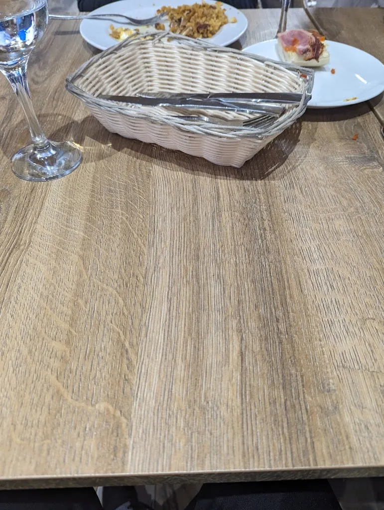 O. Morales_Bar Restaurante La Parada del Quijote_Labores Las_review