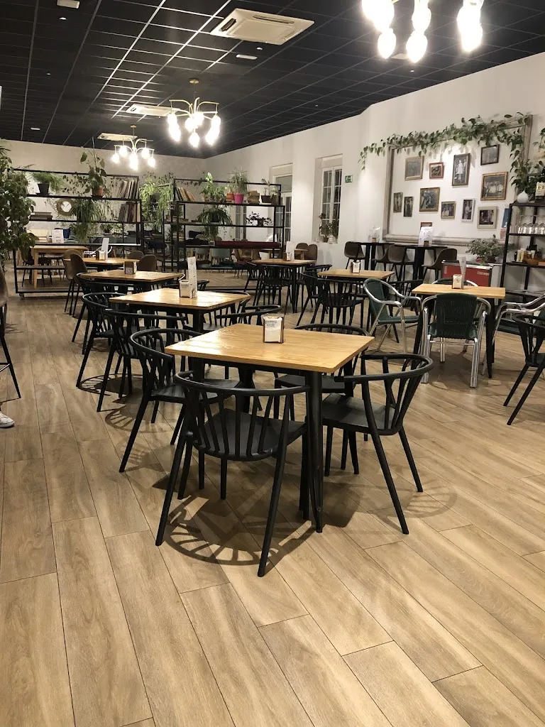 Casino-Plaza J&A restaurant in Herencia