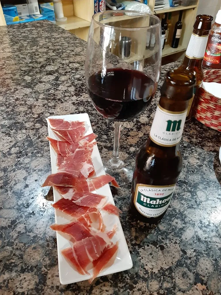 Silvia Salgado_Bar Pititos_Navalpino_review