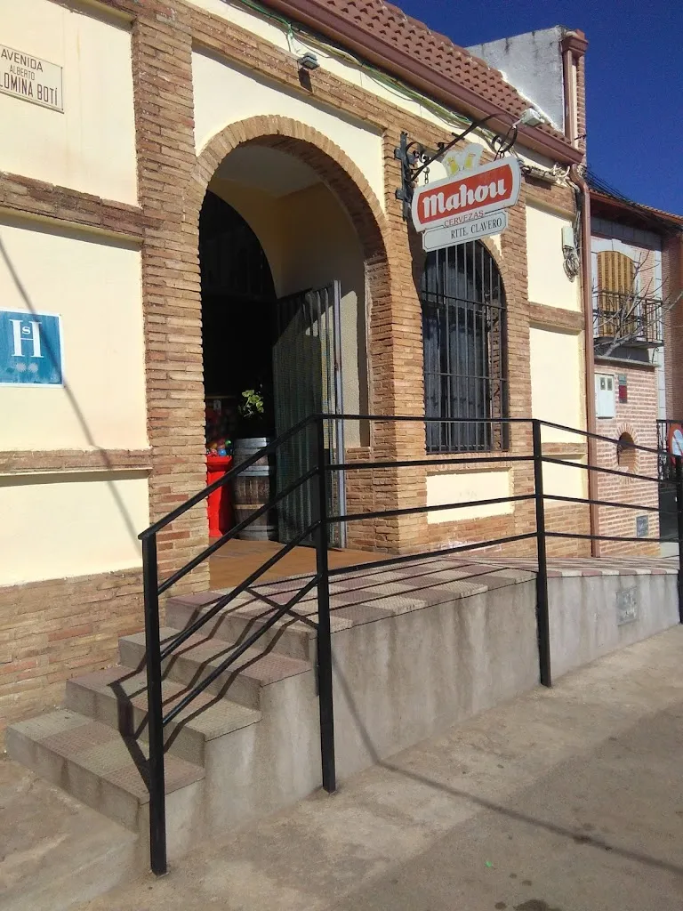 Hostal Restaurante Clavero_Navalpino_slider_image_1