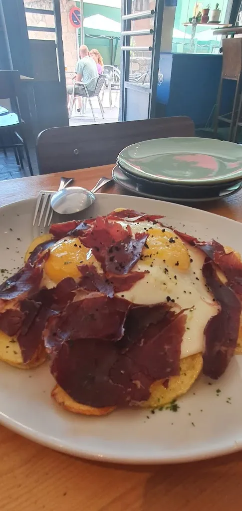 Roberto Sanchez_La Variable_Manzanares_review