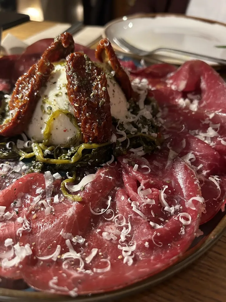 victoria adrianza_MICA_Picón_review