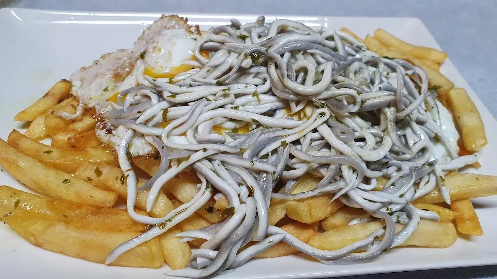 Ahtasham Khan_EL BALCÓN DE ALARCOS_Poblete_review