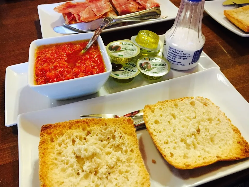 Hiro_Hostal Las Brujas_Daimiel_review