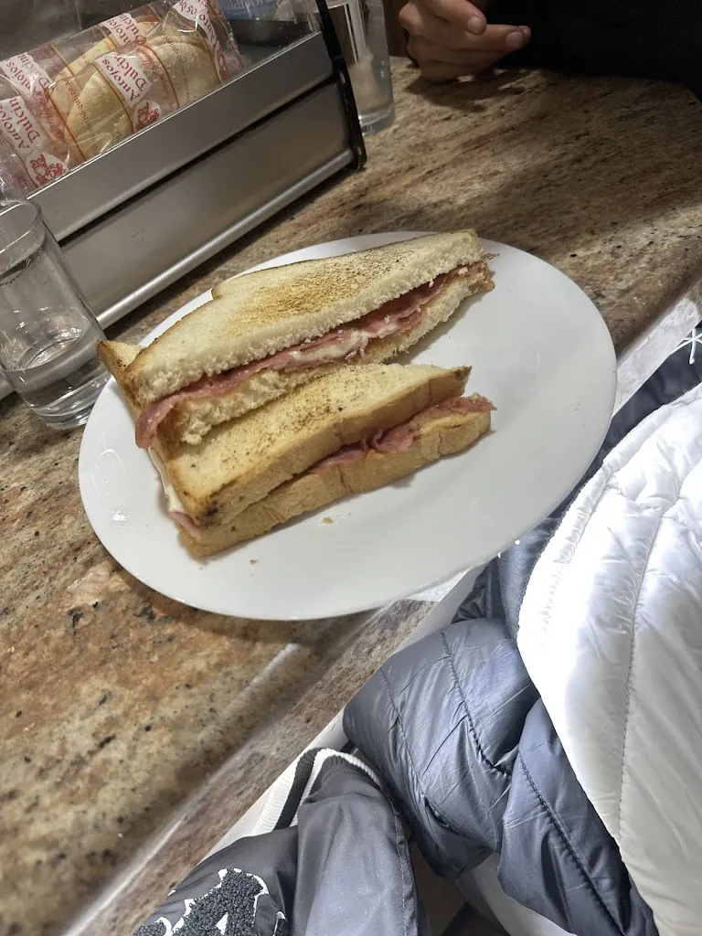 Adrian Acosta Vinueza_El Tapeo Del Ajero, Ayala_Daimiel_review