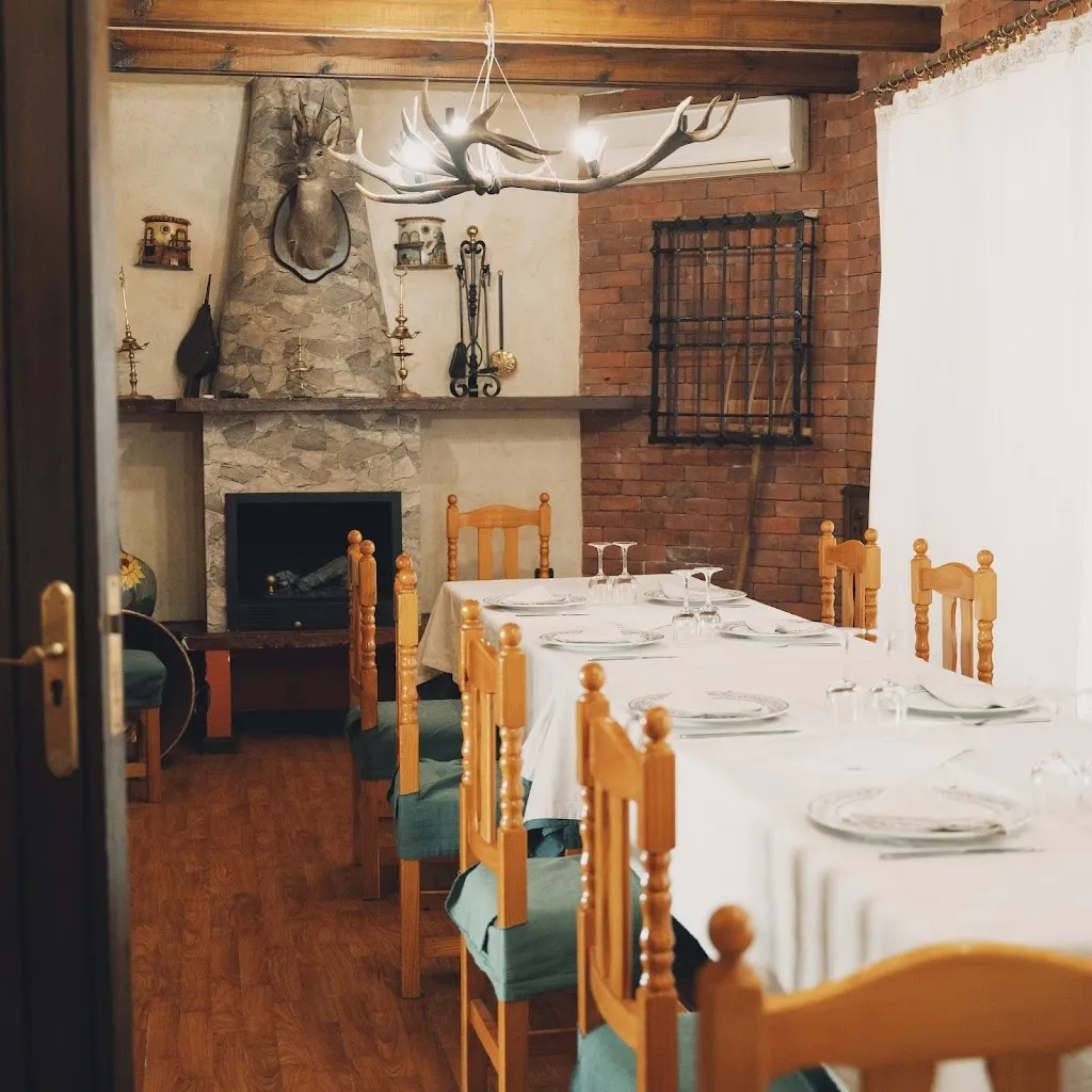 Hotel Restaurante Cuatro Caminos restaurant in Piedrabuena