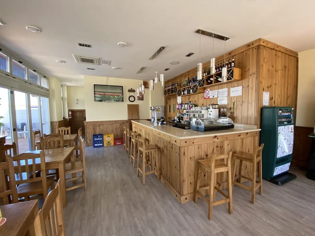 Miguel Ampuero_Bar Terraza JBC_Porzuna_review