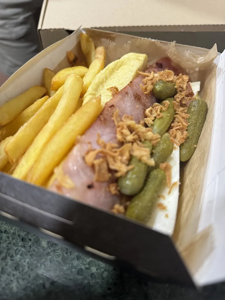 Valeria’s_Pedro Muñoz_slider_image_2