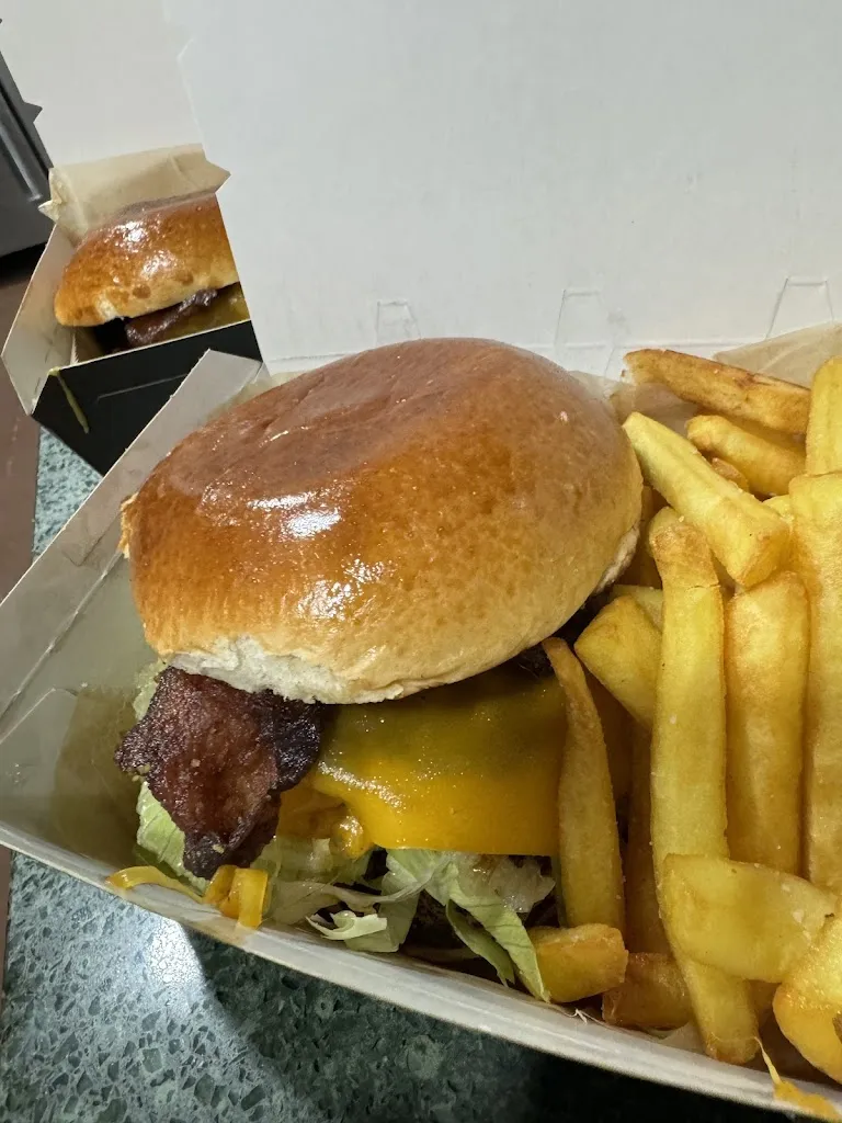 Valeria’s_Pedro Muñoz_slider_image_3