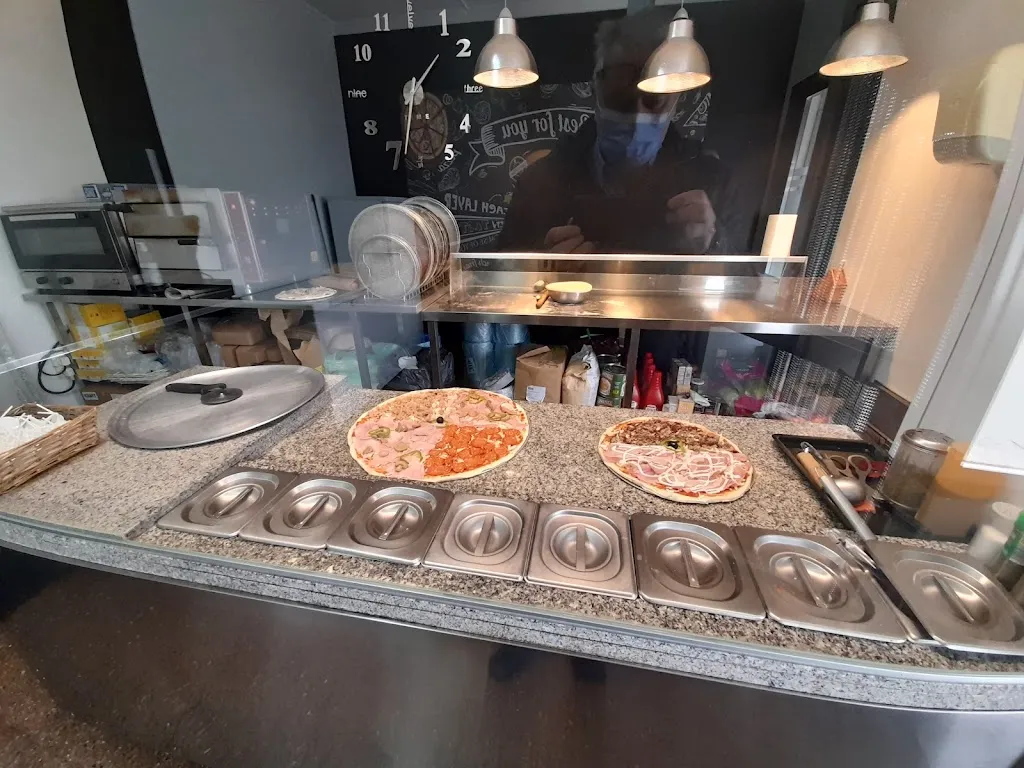 Menu_Pollos y Pizzas Laura_Pedro Muñoz_image_6