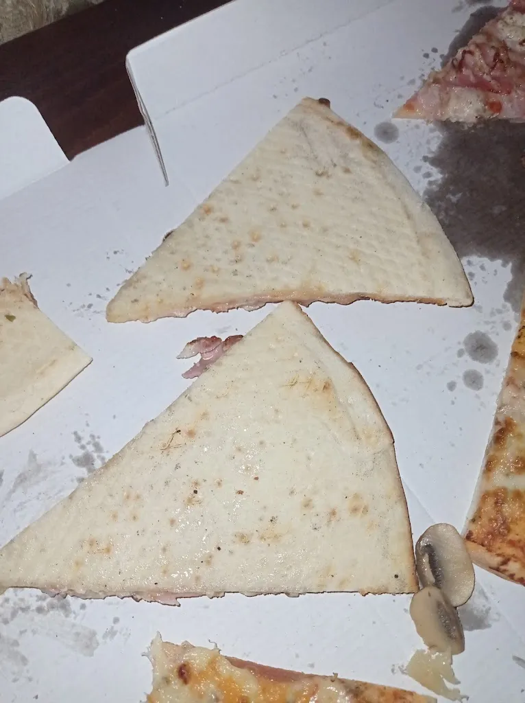 Alejandra serrano_Pollos y Pizzas Laura_Pedro Muñoz_review