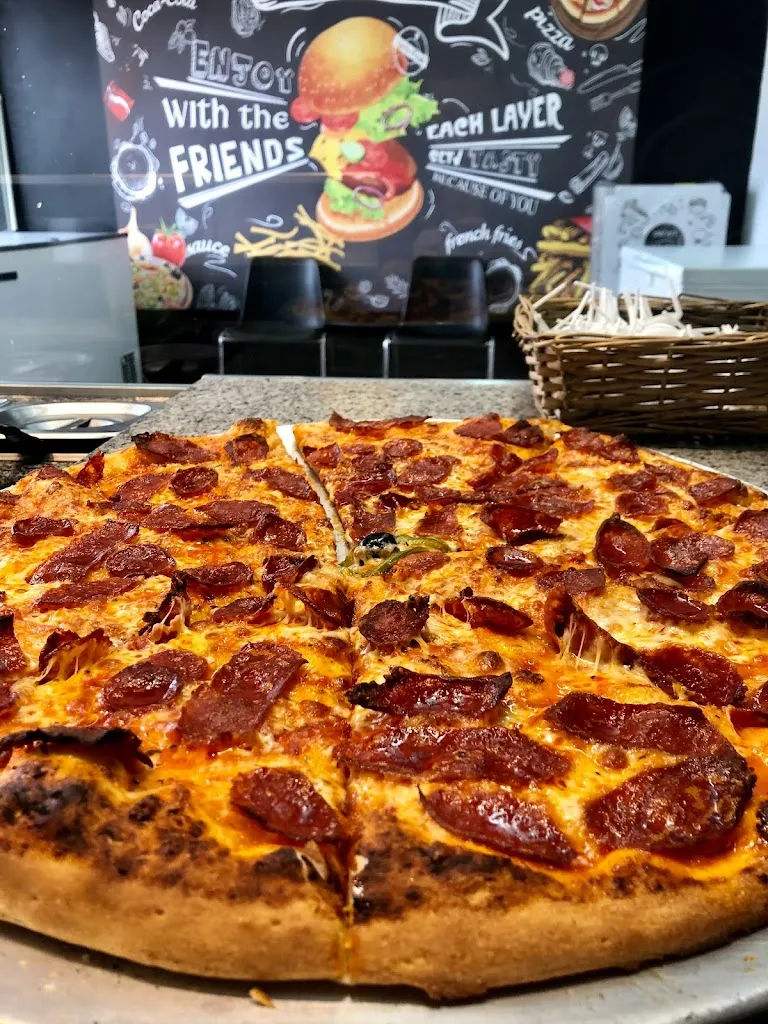 Pollos y Pizzas Laura_Pedro Muñoz_slider_image_2