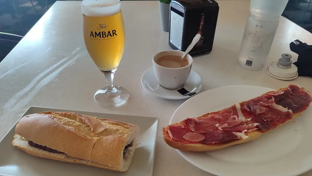 Daniel Medrano_Bar Restaurante los cuatro puntales_Puebla de Don Rodrigo_review