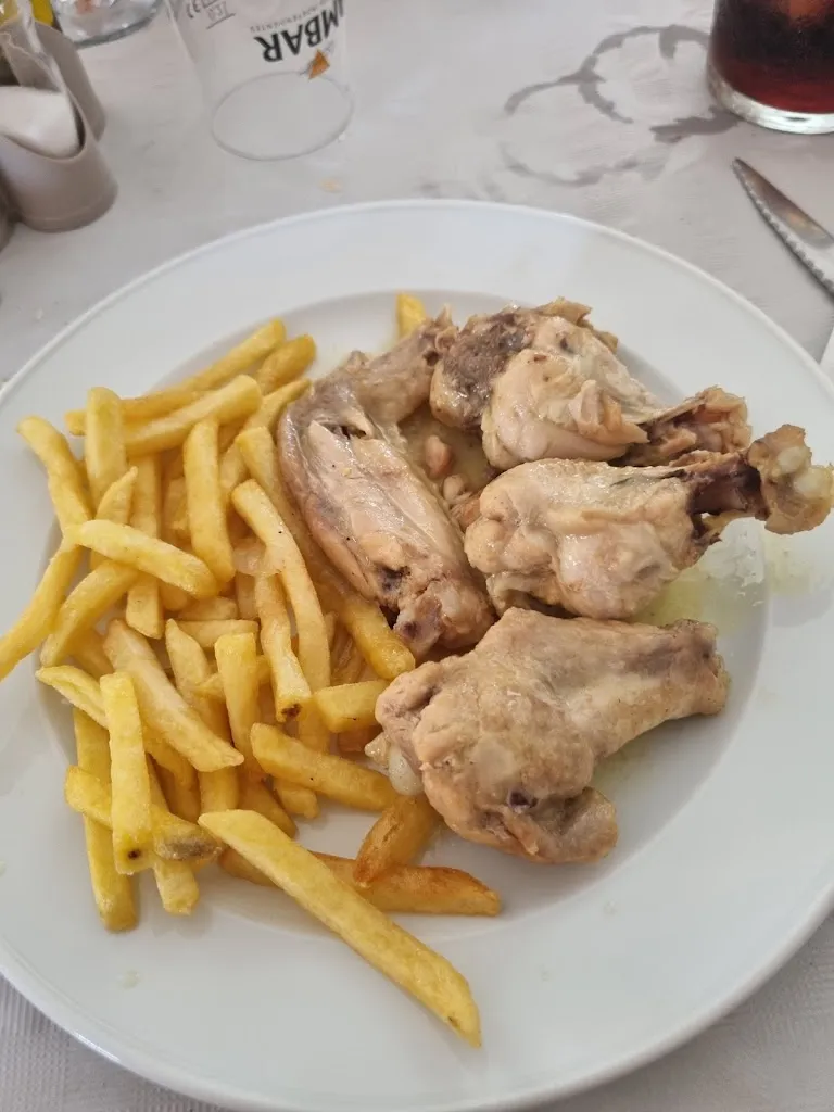 Antonio Cárdenas_Bar Restaurante los cuatro puntales_Puebla de Don Rodrigo_review