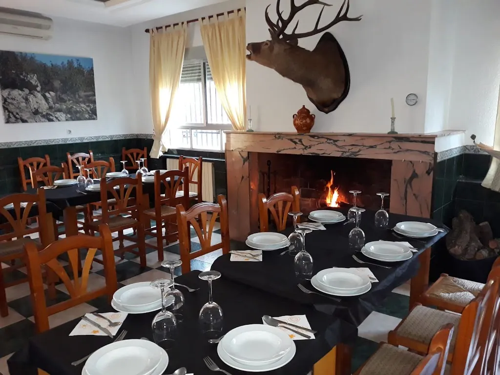 Bar Restaurante los cuatro puntales_Puebla de Don Rodrigo_slider_image_1