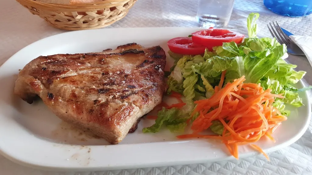 Eugenio de la Hoz Montés restaurant in Saceruela