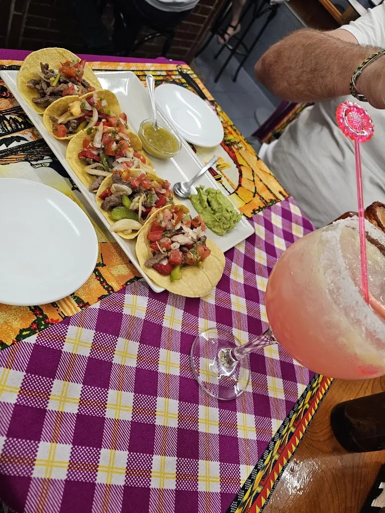 Ameni OUERTANI_Cantina Mexicana; entre Tequila & Tequila_Solana La_review