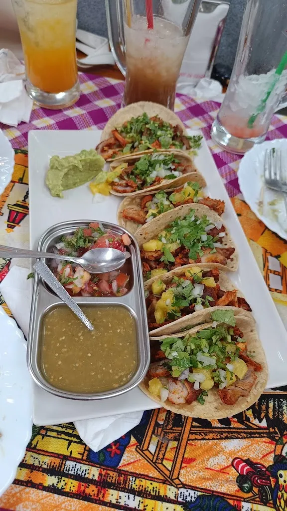 Maria Cecilia Burbano Caicedo_Cantina Mexicana; entre Tequila & Tequila_Solana La_review