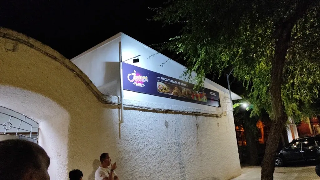 Jomer Family restaurant in Santa Cruz de Mudela