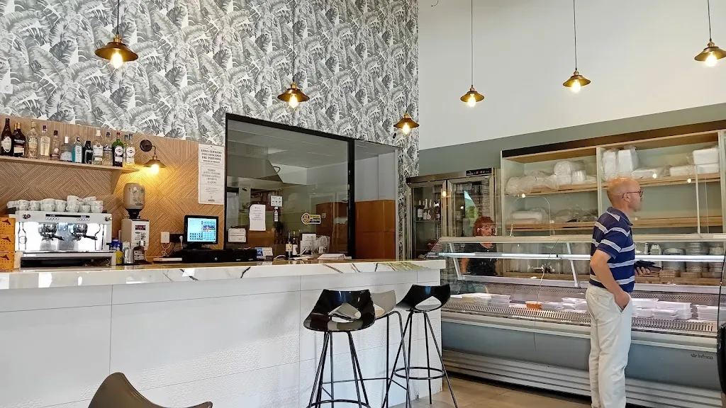 Antonio María Domenech Guillén_Asador Ladis_Puertollano_review