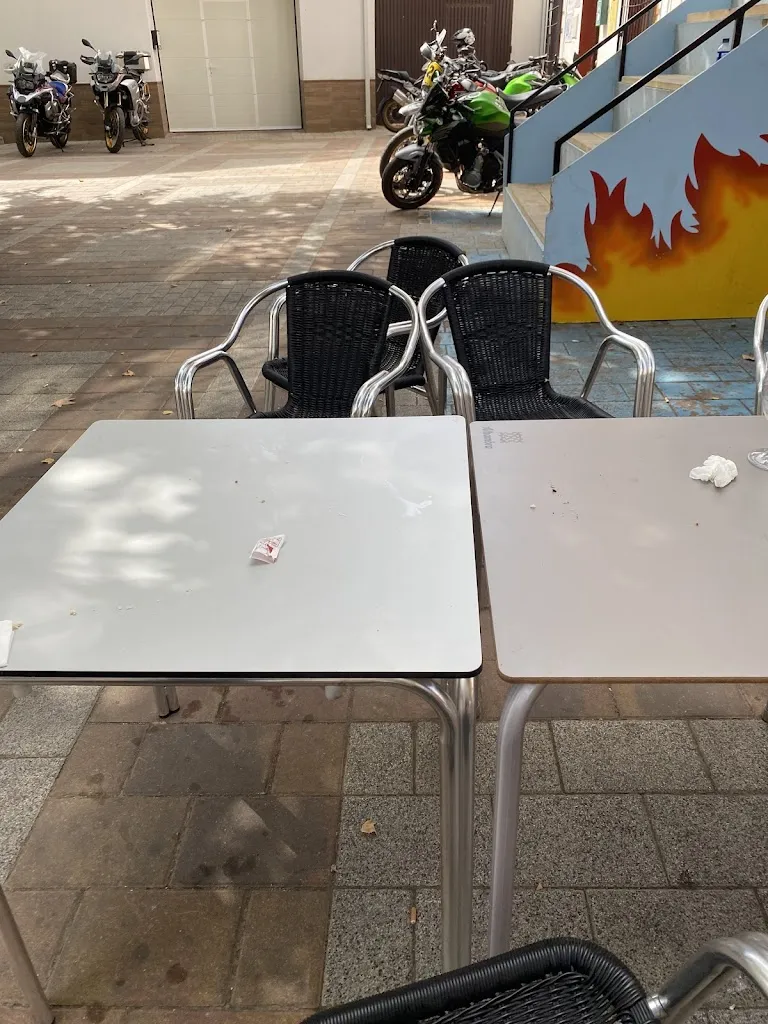 Ernesto Navarro Angosto_Café Bar_Peñascosa_review