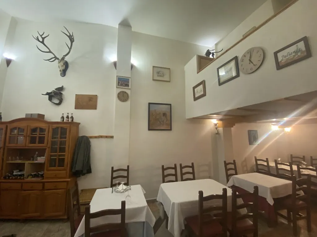 Hotel restaurante Julianes restaurant in Povedilla