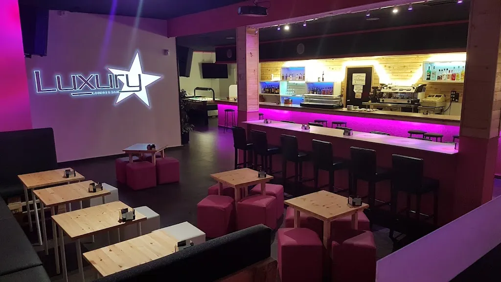 Luxury LOUNGE & BAR. restaurant in Pétrola