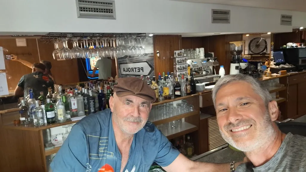 Tibor S_Amatore's Bar_Pétrola_review