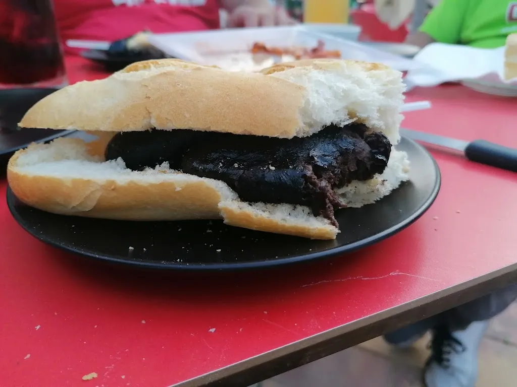 Bar Piscina restaurant in Pétrola